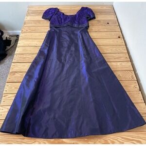 Vintage Union Made Lace Bodice Ball Gown Size 15/16 Women’s Purple